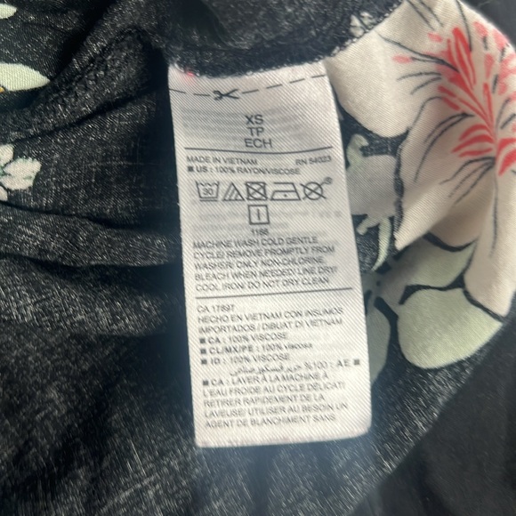 Old Navy Floral Blouse Multicolor XS Long‎ Sleeve V-Neck Lightweight Flows - Picture 6 of 8